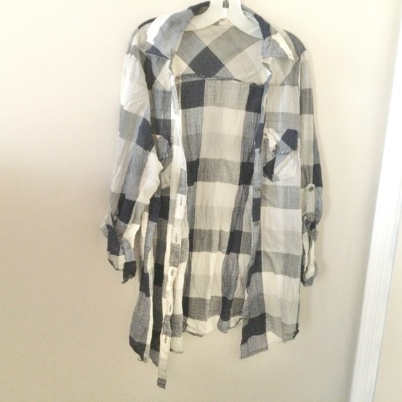 Black and White Plaid Button Down Blouse, Medium Juniors, In Style - Picture 2 of 5